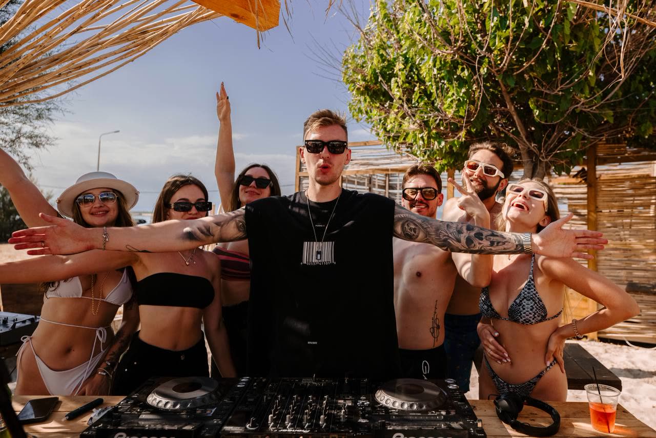 Beach bar party