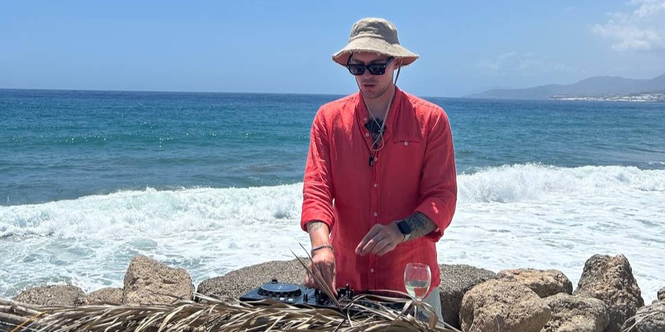Beach set on the rocks