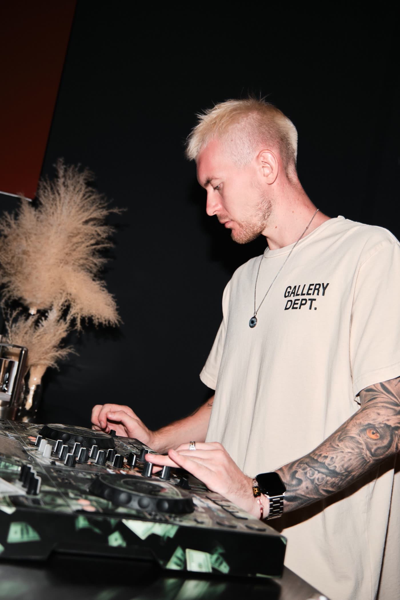 AGENTBOY in the club booth