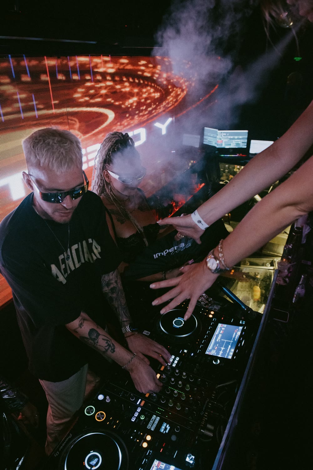 AGENTBOY behind the decks